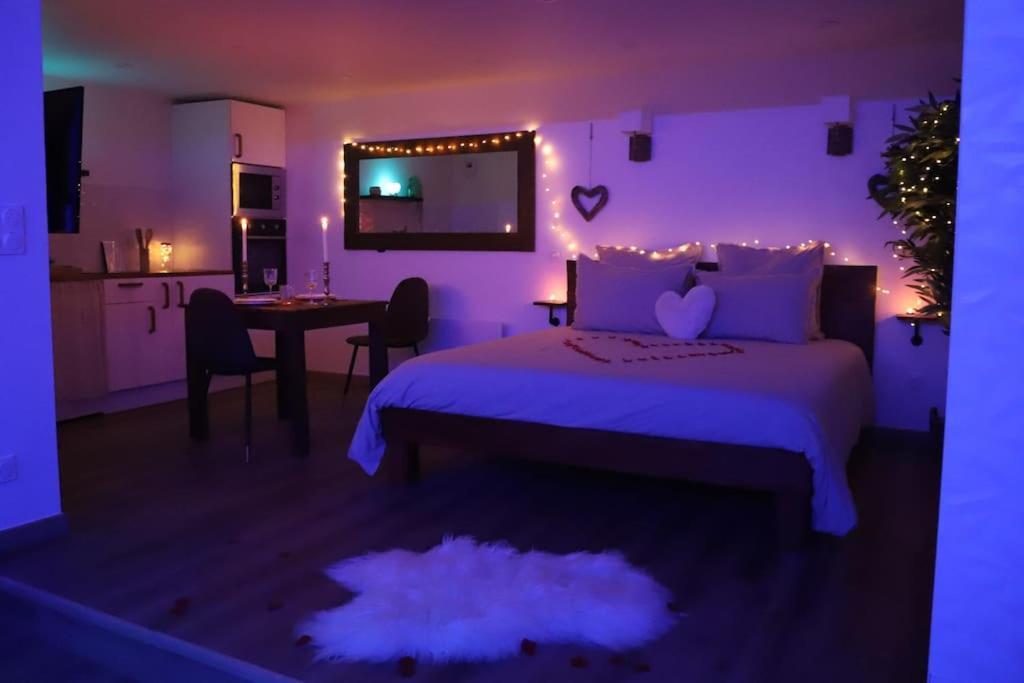 Love Room Unique - Sauna / Jacuzzi Шарлевиль-Мезьер Экстерьер фото