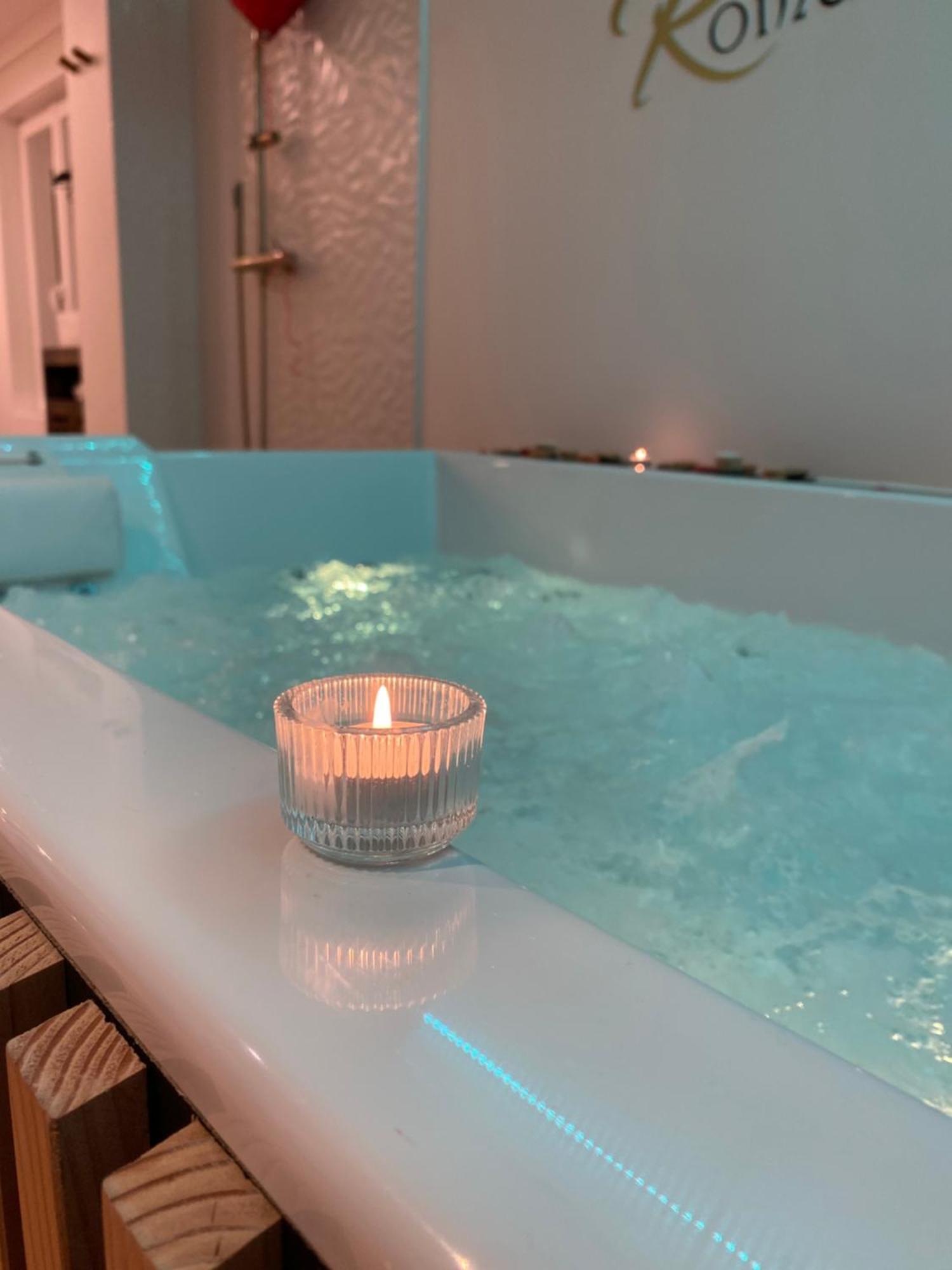 Love Room Unique - Sauna / Jacuzzi Шарлевиль-Мезьер Экстерьер фото