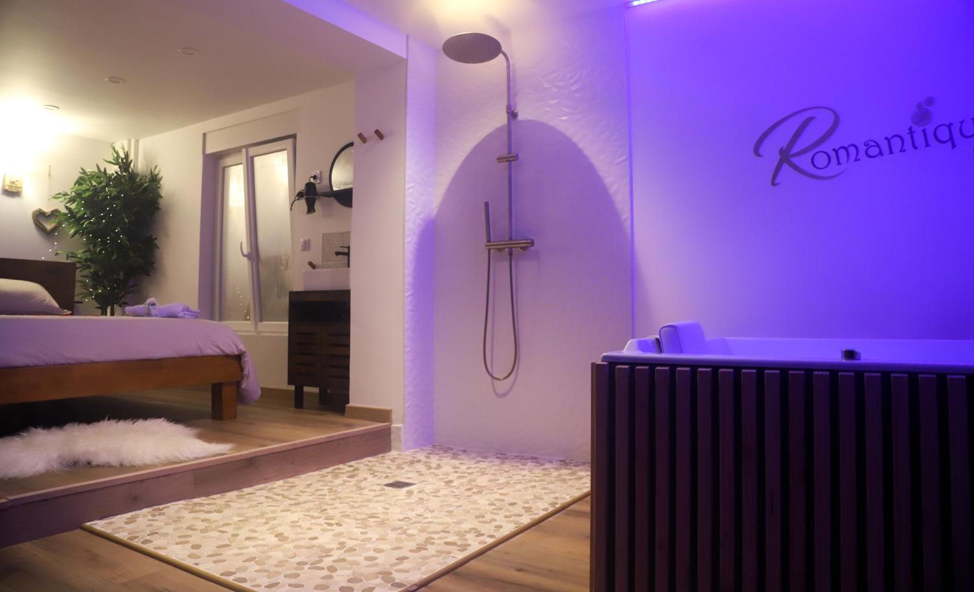 Love Room Unique - Sauna / Jacuzzi Шарлевиль-Мезьер Экстерьер фото